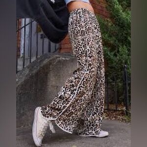 Aerie Off Duty Satin Piping Leopard Trouser NWT Wide-Leg Pants Sz M